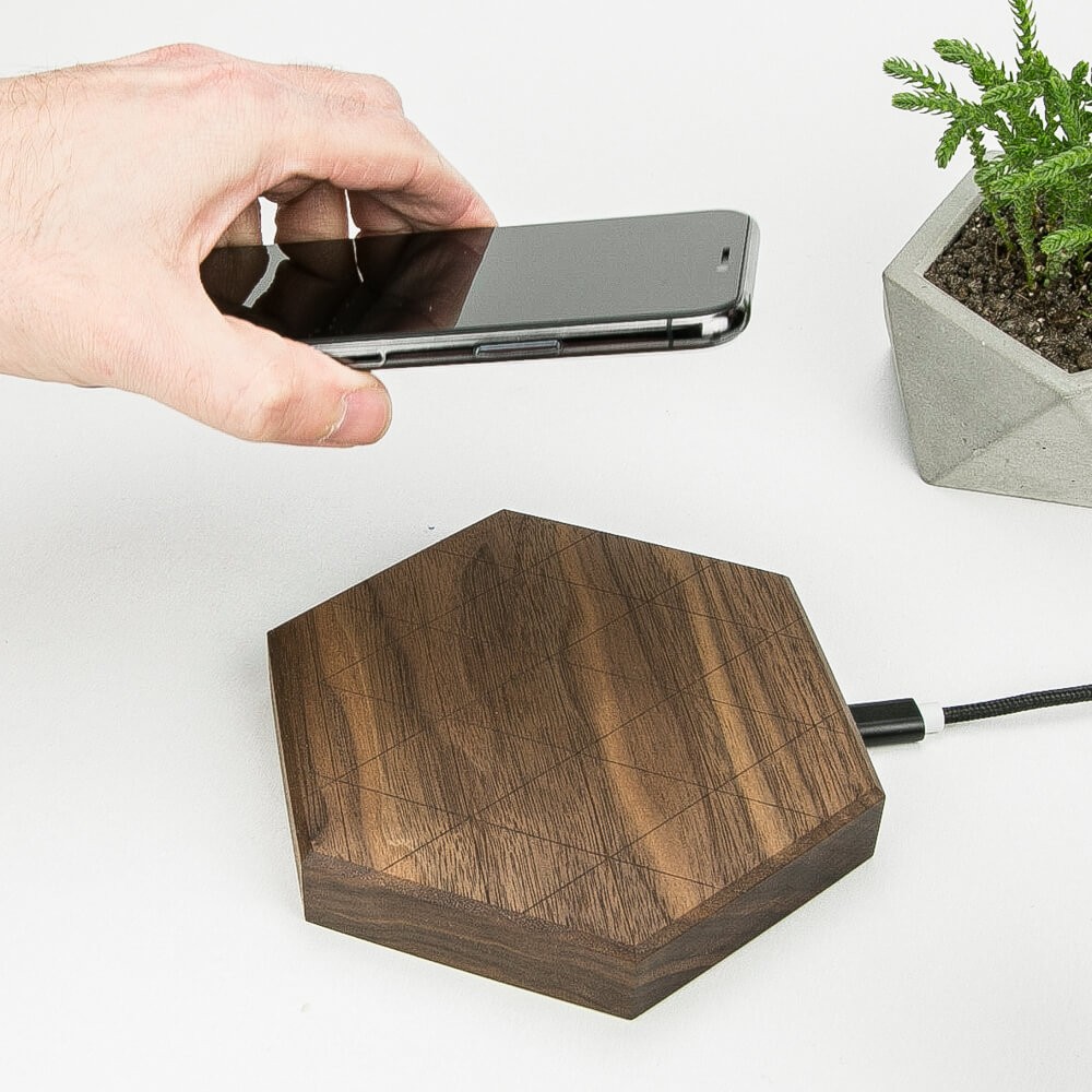 Ładowarka indukcyjna Bewood Slim Hexagon QI 15W Orzech (5)