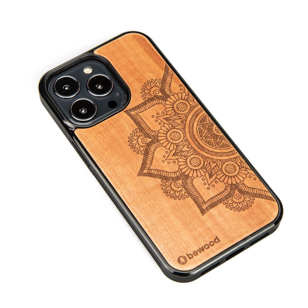 Drewniane Etui na iPhone 13 Pro MANDALA JABŁOŃ (2)