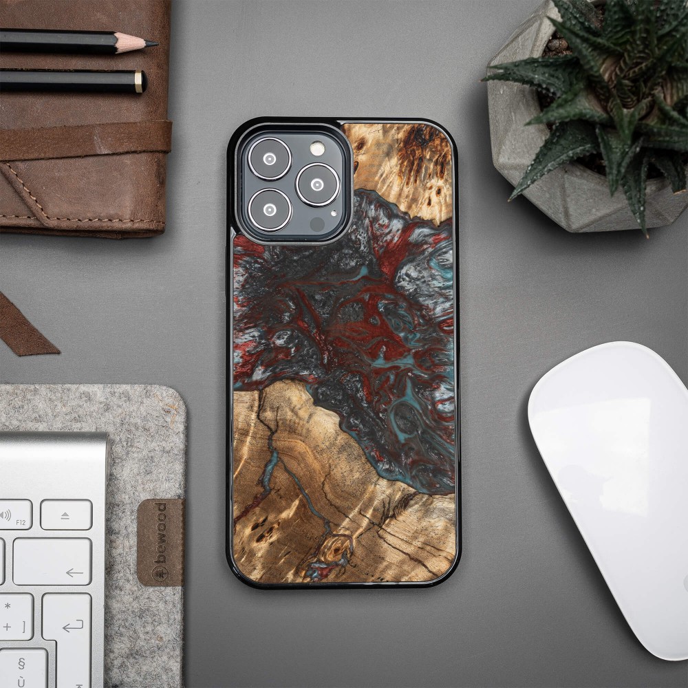 Etui Bewood Unique na iPhone 13 Pro Max - Planets - Pluton (2)