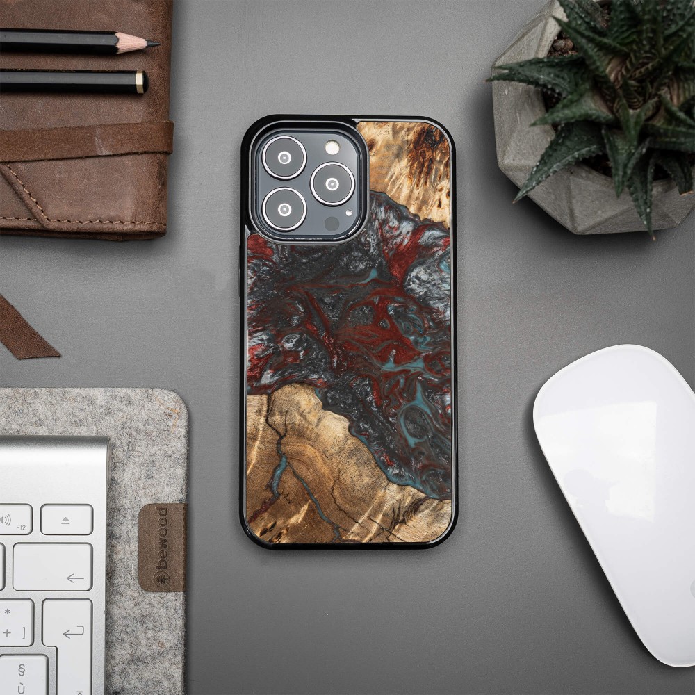 Etui Bewood Unique na iPhone 13 Pro - Planets - Pluton (2)