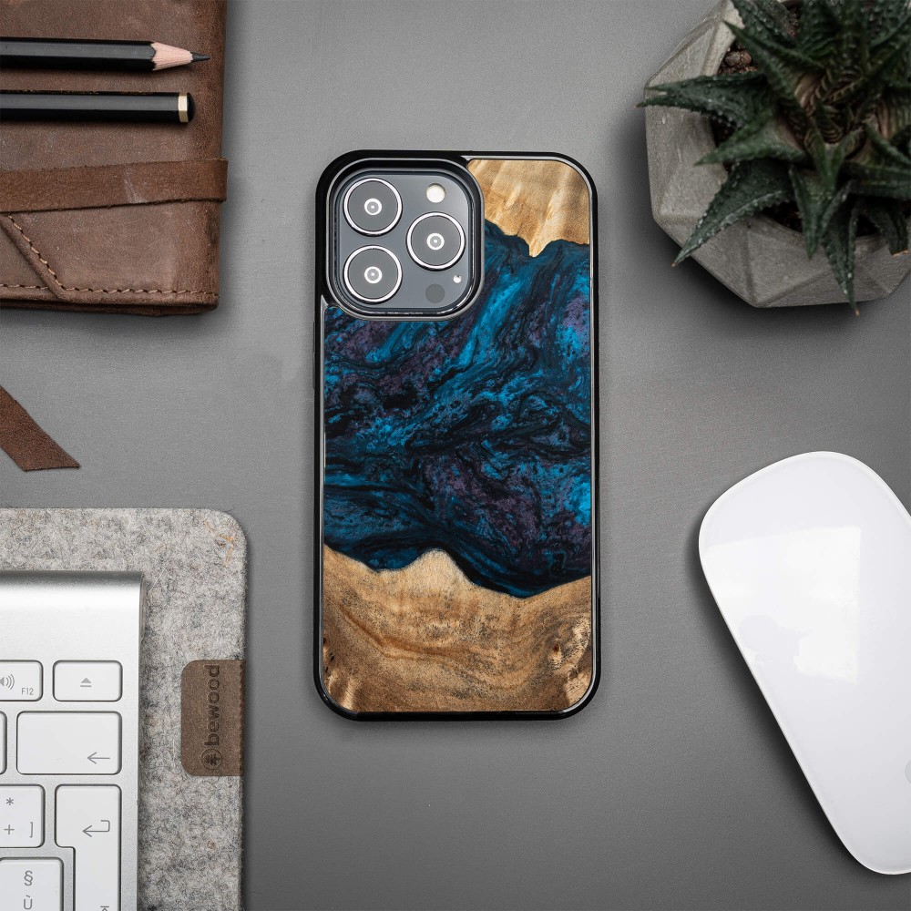 Bewood Resin Case - iPhone 13 Pro - Planets - Neptune (2)