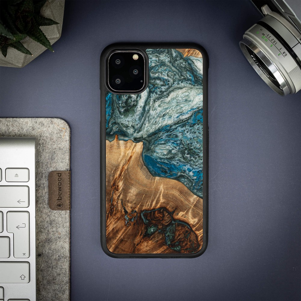 Etui Bewood Unique na iPhone 11 Pro Max - Planets - Ziemia (2)