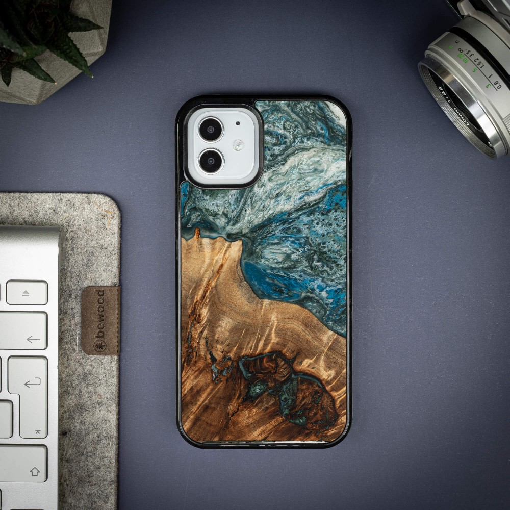 Etui Bewood Unique na iPhone 12 / 12 Pro - Planets - Ziemia (2)