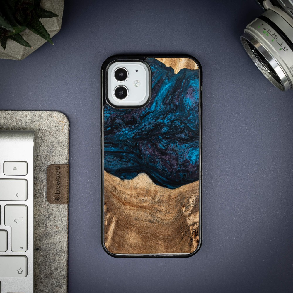 Etui Bewood Unique na iPhone 12 / 12 Pro - Planets - Neptun (2)