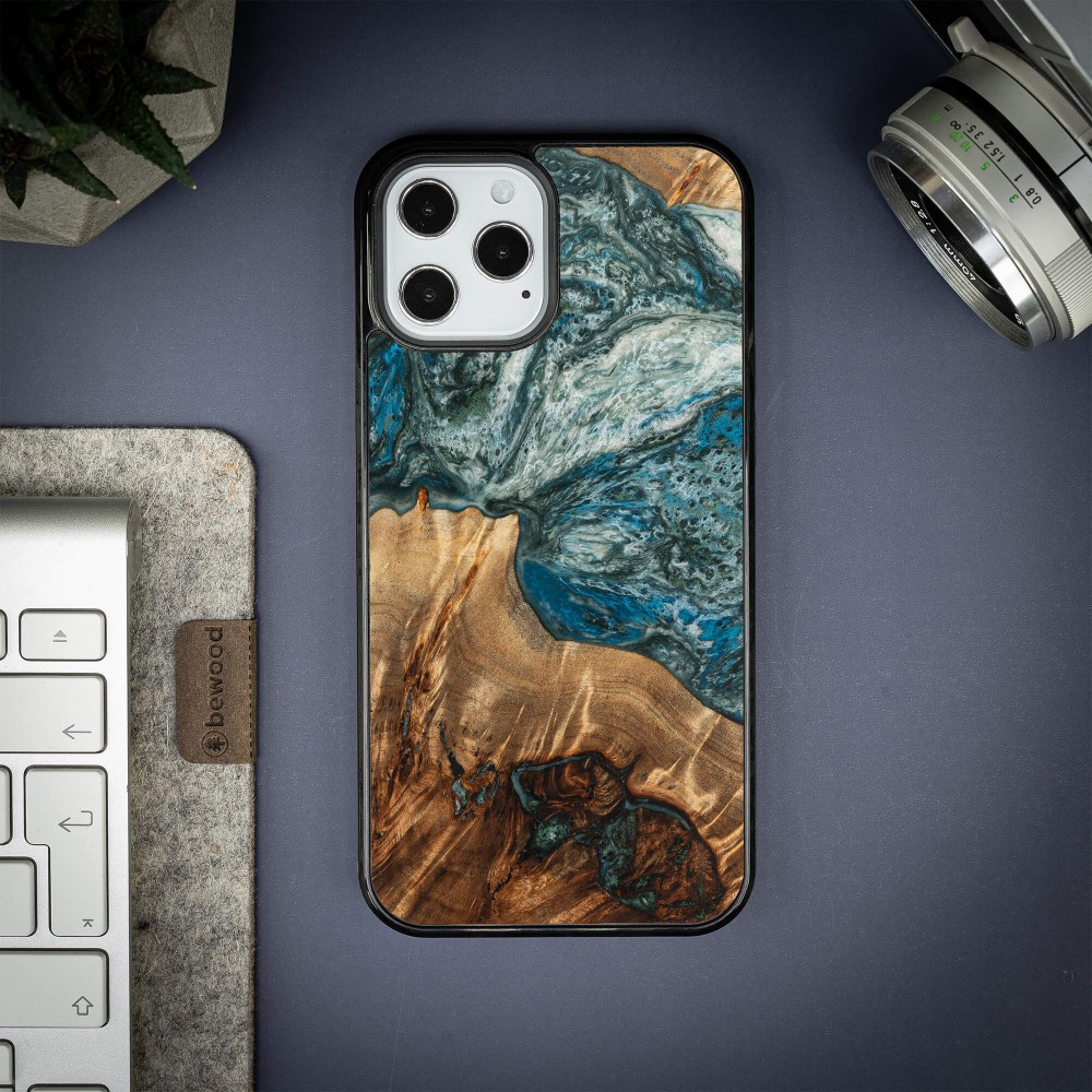 Etui Bewood Unique na iPhone 12 Pro Max - Planets - Ziemia (2)