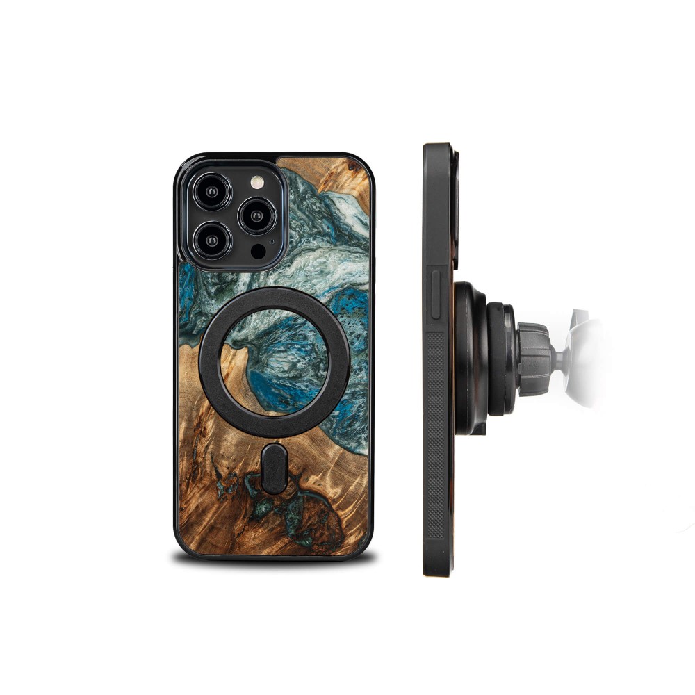 Etui Bewood Unique na iPhone 14 Pro Max - Planets - Ziemia z MagSafe (2)
