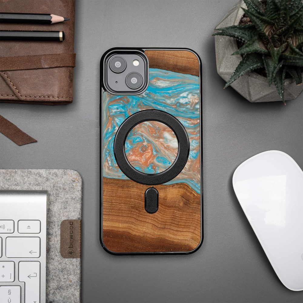 Etui Bewood Unique na iPhone 14 Plus - Planets - Saturn z MagSafe (3)