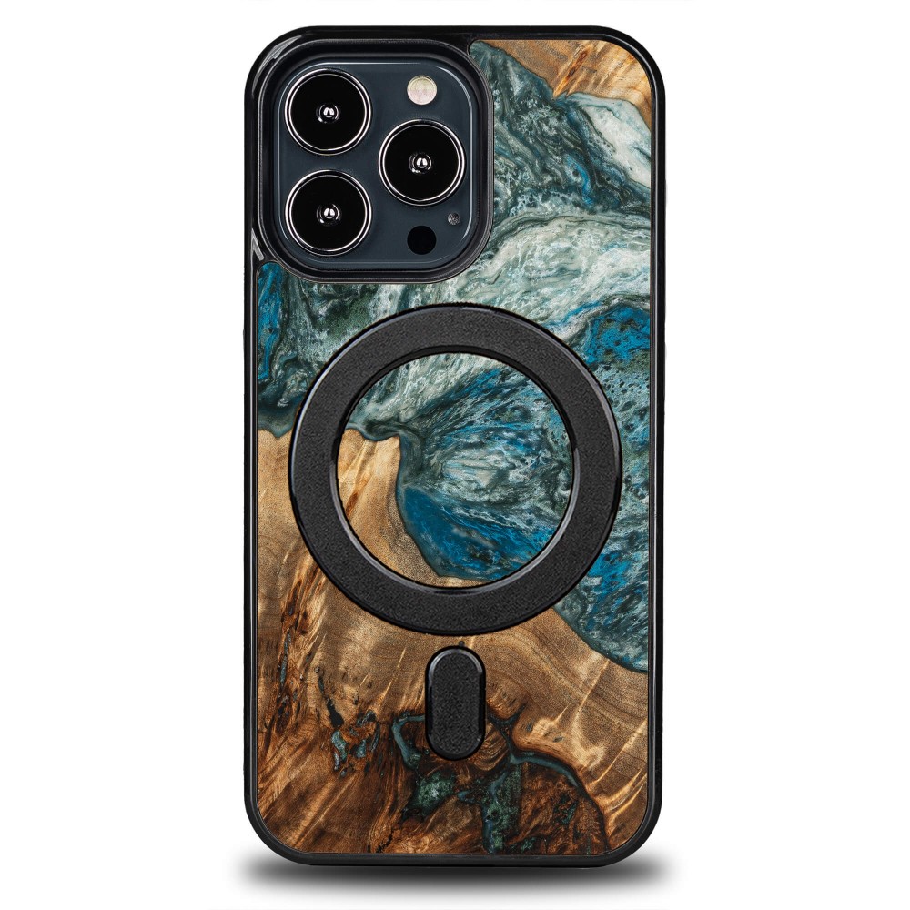 Bewood Resin Case - iPhone 13 Pro - Planets - Earth - MagSafe (1)