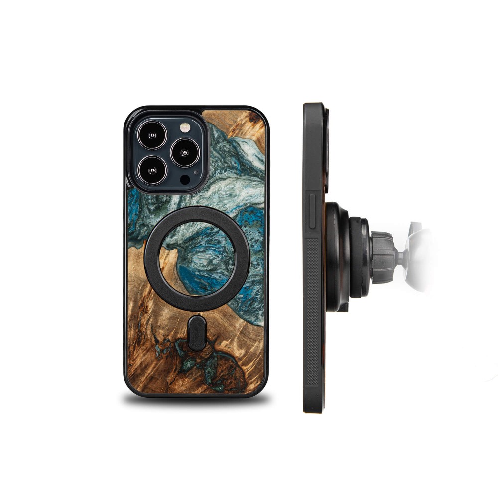 Bewood Resin Case - iPhone 13 Pro - Planets - Earth - MagSafe (2)