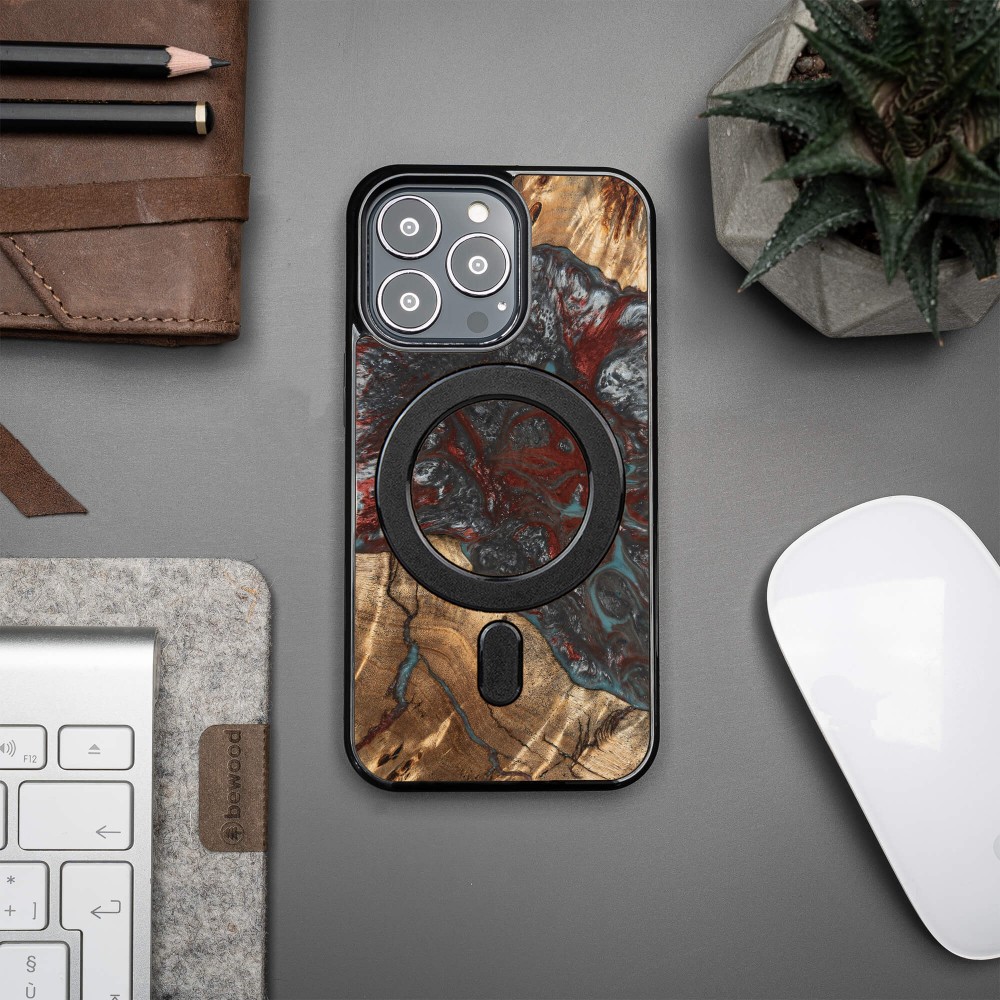 Etui Bewood Unique na iPhone 13 Pro - Planets - Pluton z MagSafe (3)