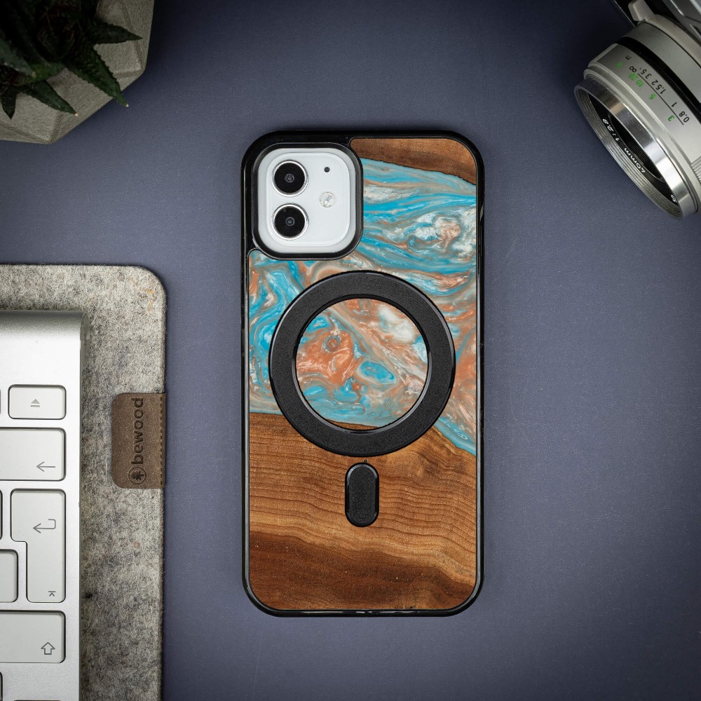 Etui Bewood Unique na iPhone 12 / 12 Pro - Planets - Saturn z MagSafe (3)