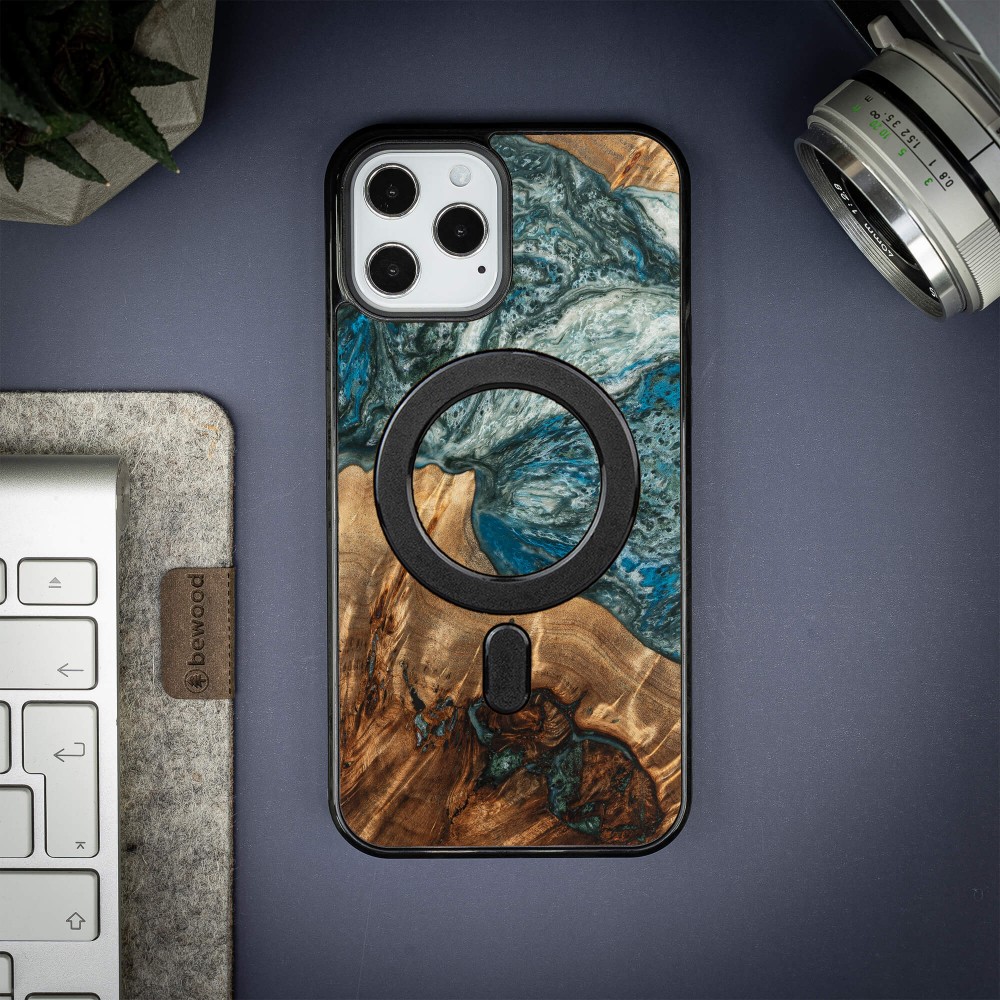 Etui Bewood Unique na iPhone 12 Pro Max - Planets - Ziemia z MagSafe (3)