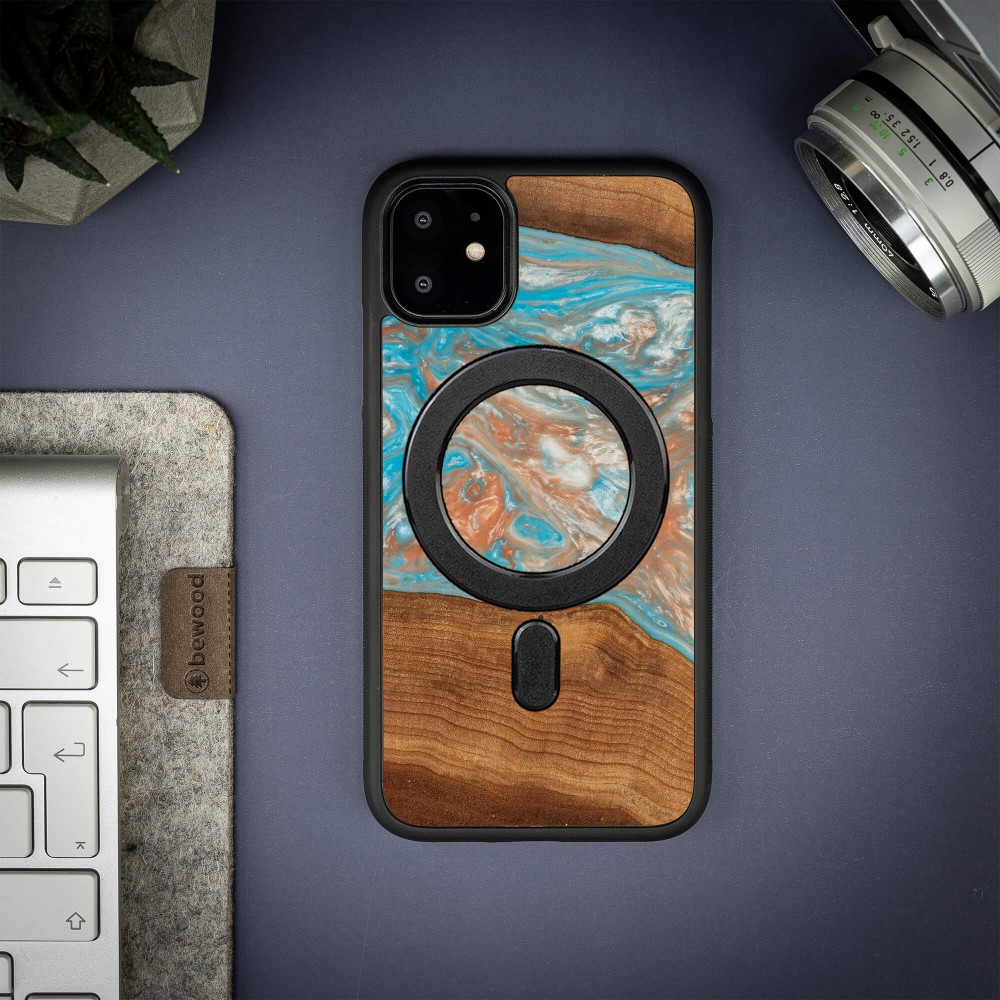 Etui Bewood Unique na iPhone 11 - Planets - Saturn z MagSafe (3)