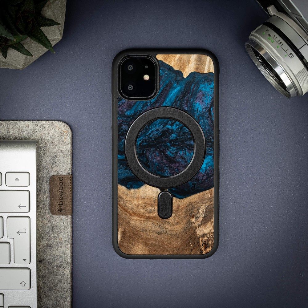 Etui Bewood Unique na iPhone 11 - Planets - Neptun z MagSafe (3)
