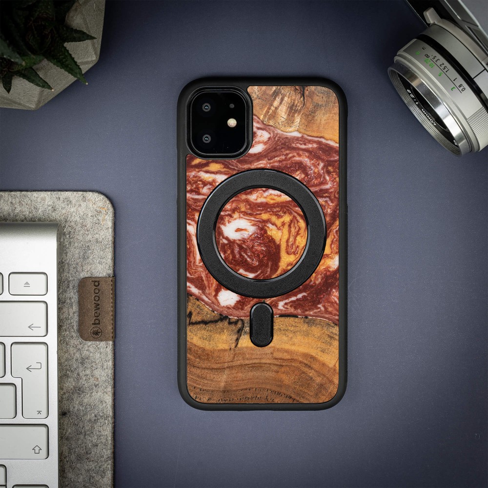 Bewood Resin Case - iPhone 11 - Planets - Mars - MagSafe (3)