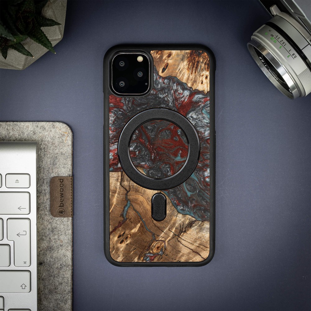 Etui Bewood Unique na iPhone 11 Pro Max - Planets - Pluton z MagSafe (3)
