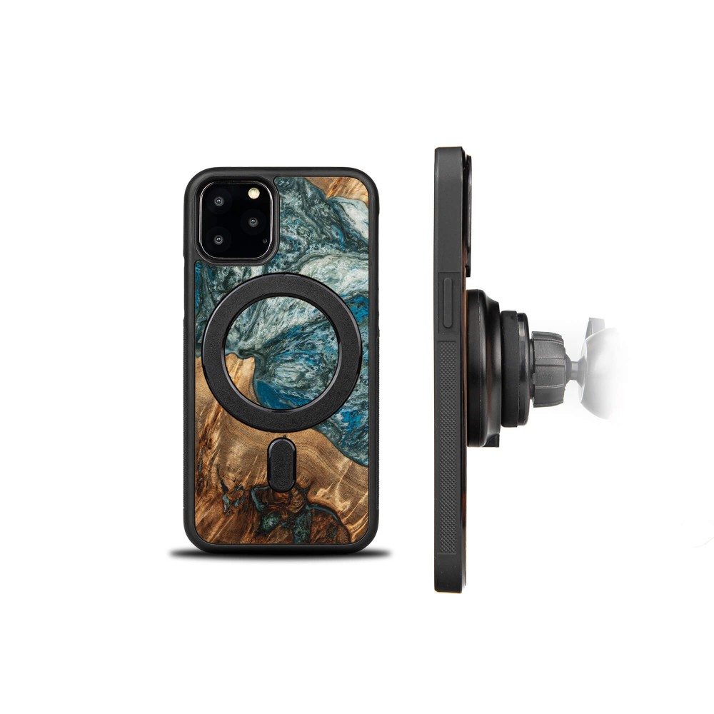 Etui Bewood Unique na iPhone 11 Pro - Planets - Ziemia z MagSafe (2)