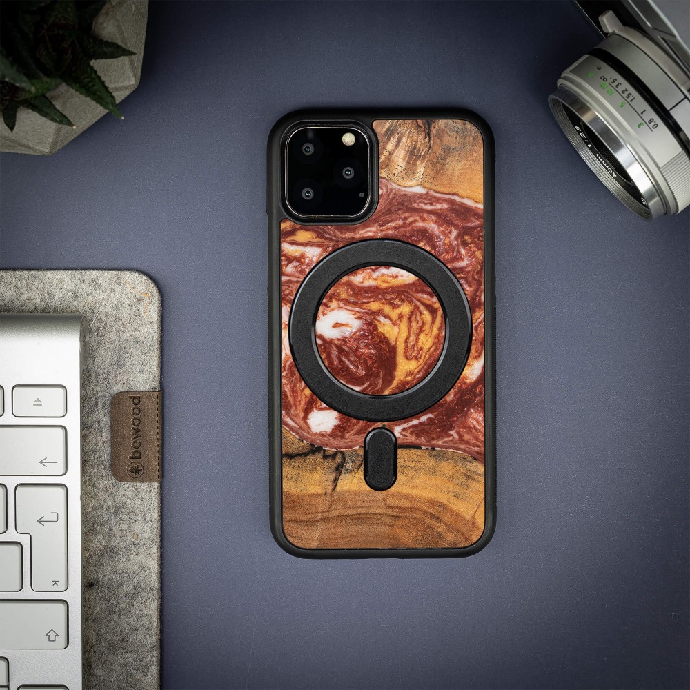 Etui Bewood Unique na iPhone 11 Pro - Planets - Mars z MagSafe (3)