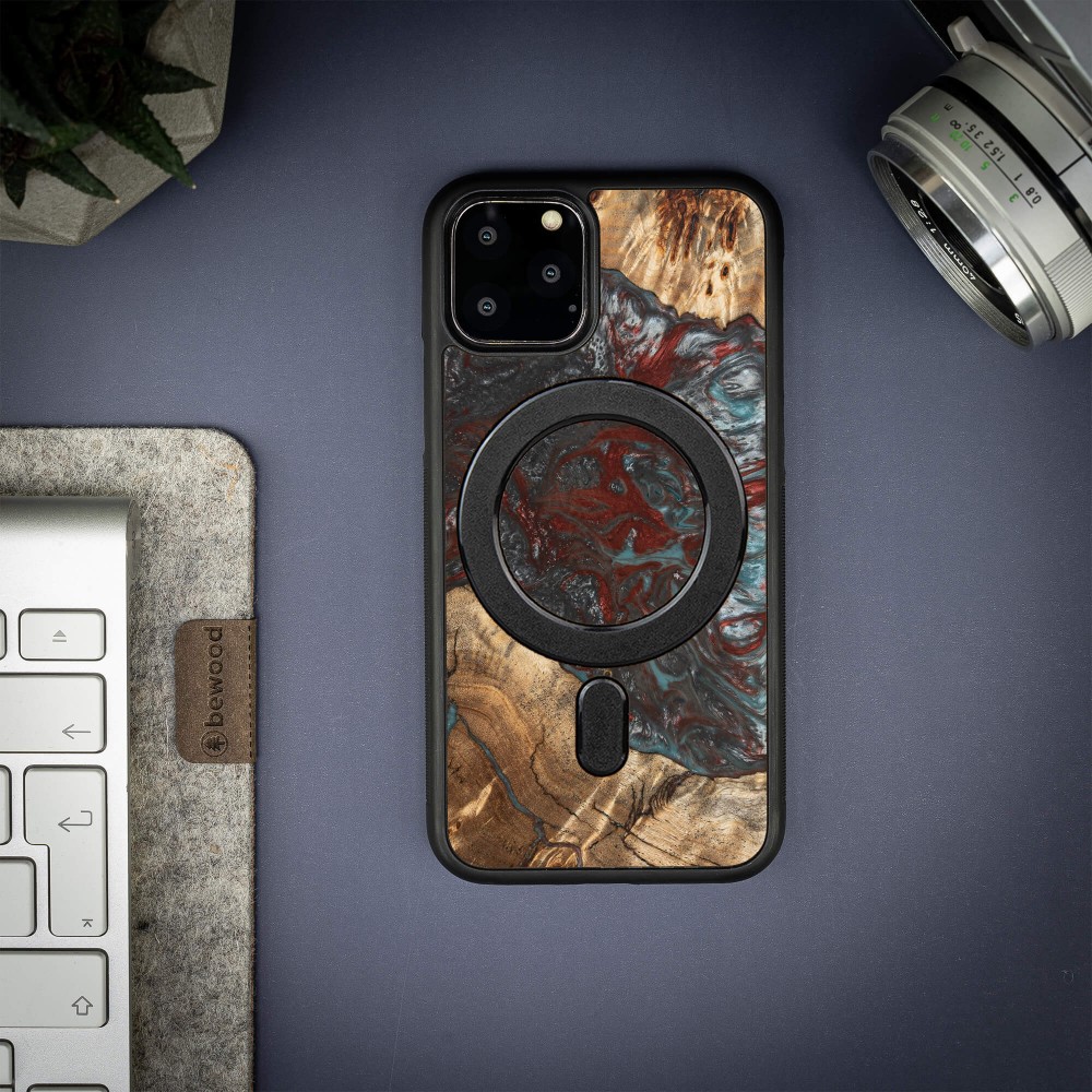 Etui Bewood Unique na iPhone 11 Pro - Planets - Pluton z MagSafe (3)