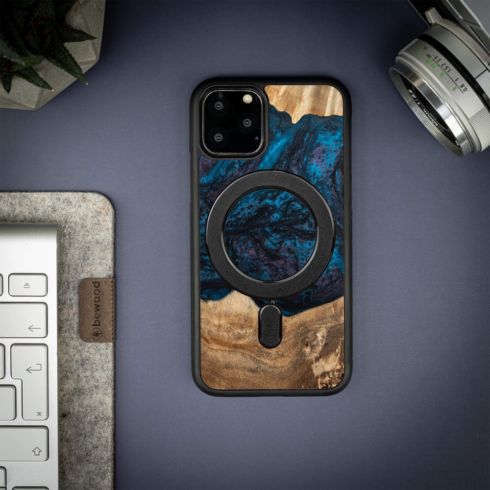 Etui Bewood Unique na iPhone 11 Pro - Planets - Neptun z MagSafe (3)