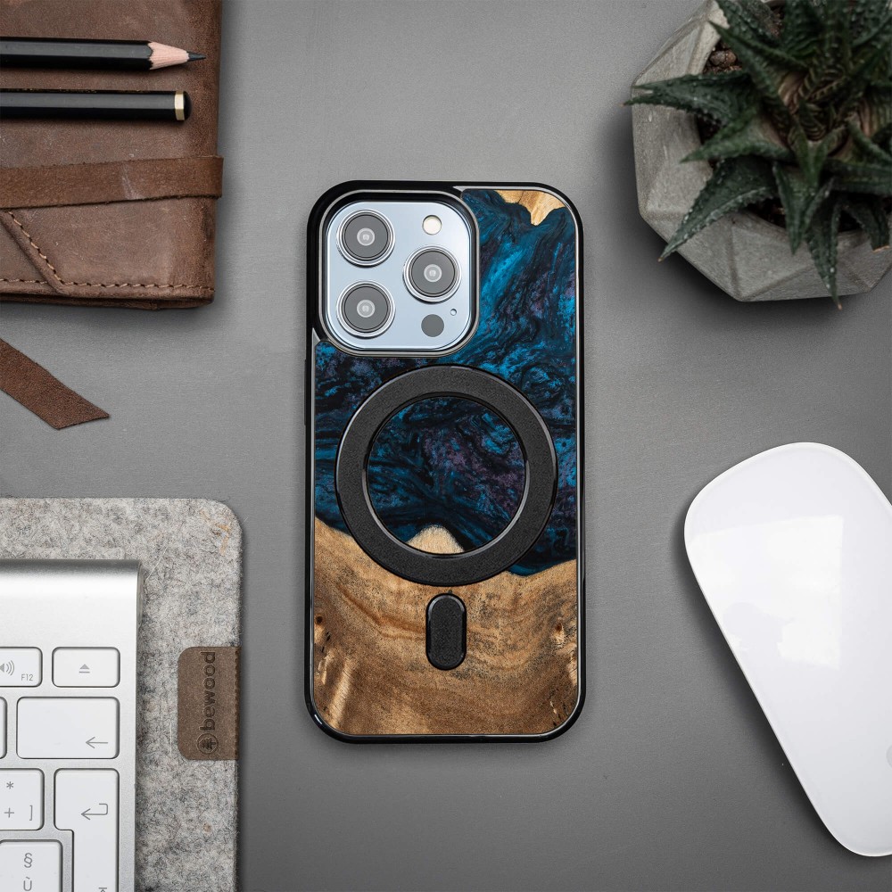Etui Bewood Unique do iPhone 15 Pro - Planets - Neptun z MagSafe (3)