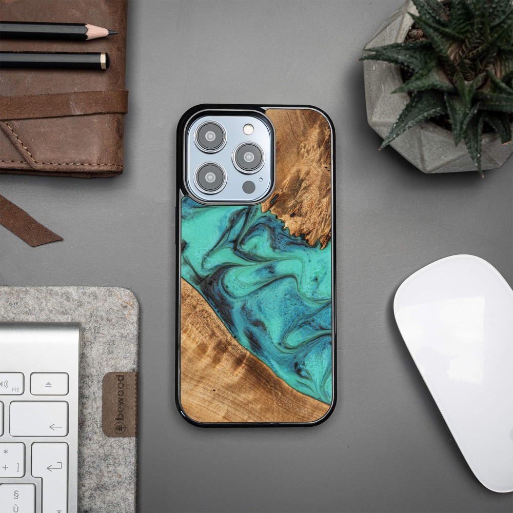 Bewood Resin Case - iPhone 15 Pro - Turquoise (2)