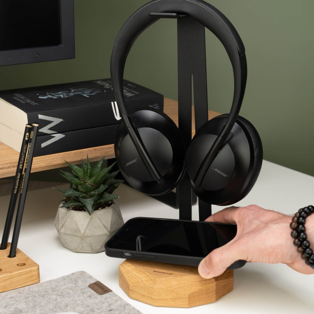 Wood Headphone Stand with QI Charger 15W - Black - Oak (6)