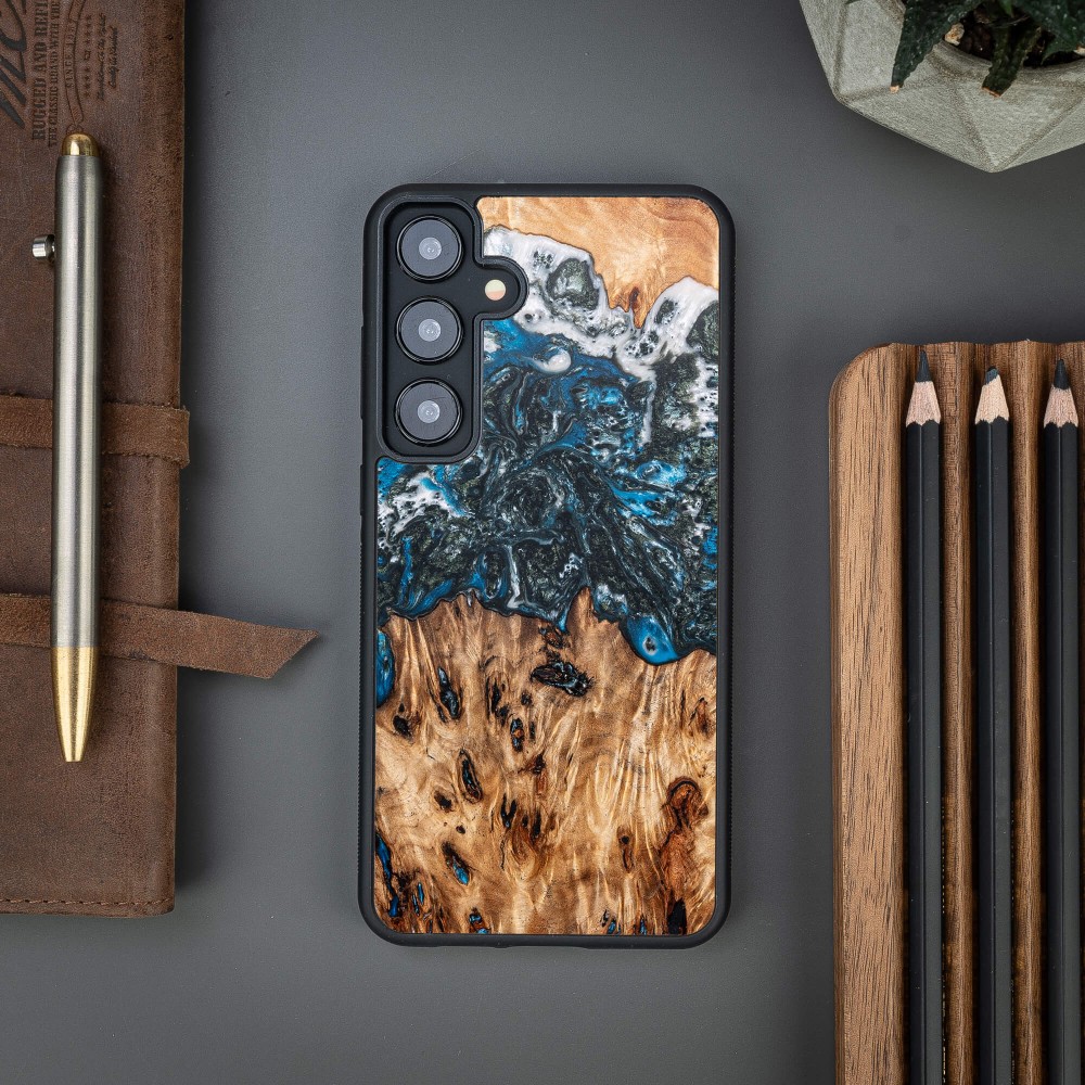 Etui Bewood Unique na Samsung Galaxy S24 Plus - Planets - Ziemia (6)