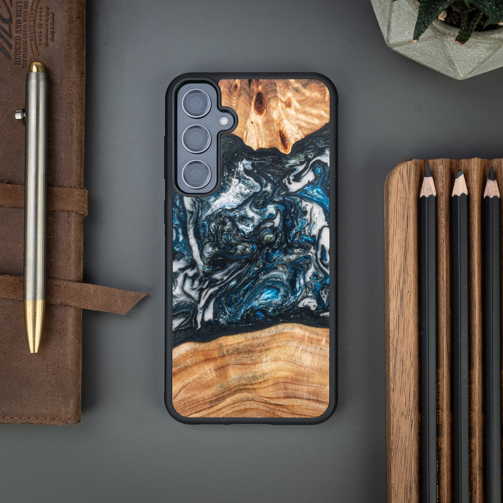 Etui Bewood Unique na Samsung Galaxy S23 FE - Planets - Ziemia (9)