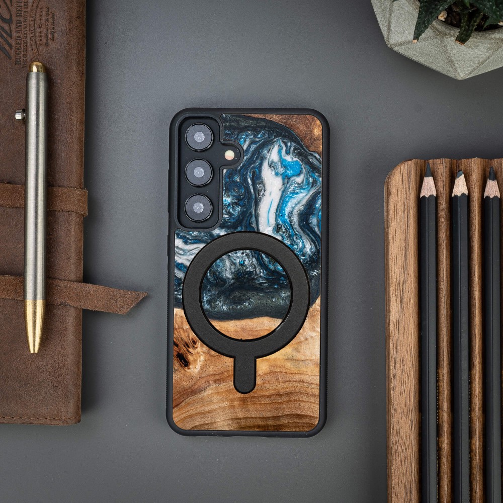Etui Bewood Unique na Samsung Galaxy S24 - Planets - Ziemia z MagSafe (3)