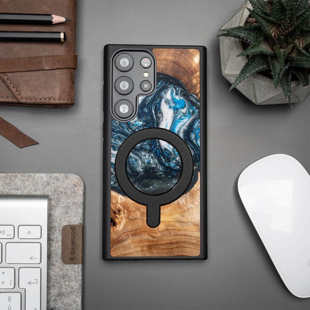 Etui Bewood Unique na Samsung Galaxy S23 Ultra - Planets - Ziemia z MagSafe (3)