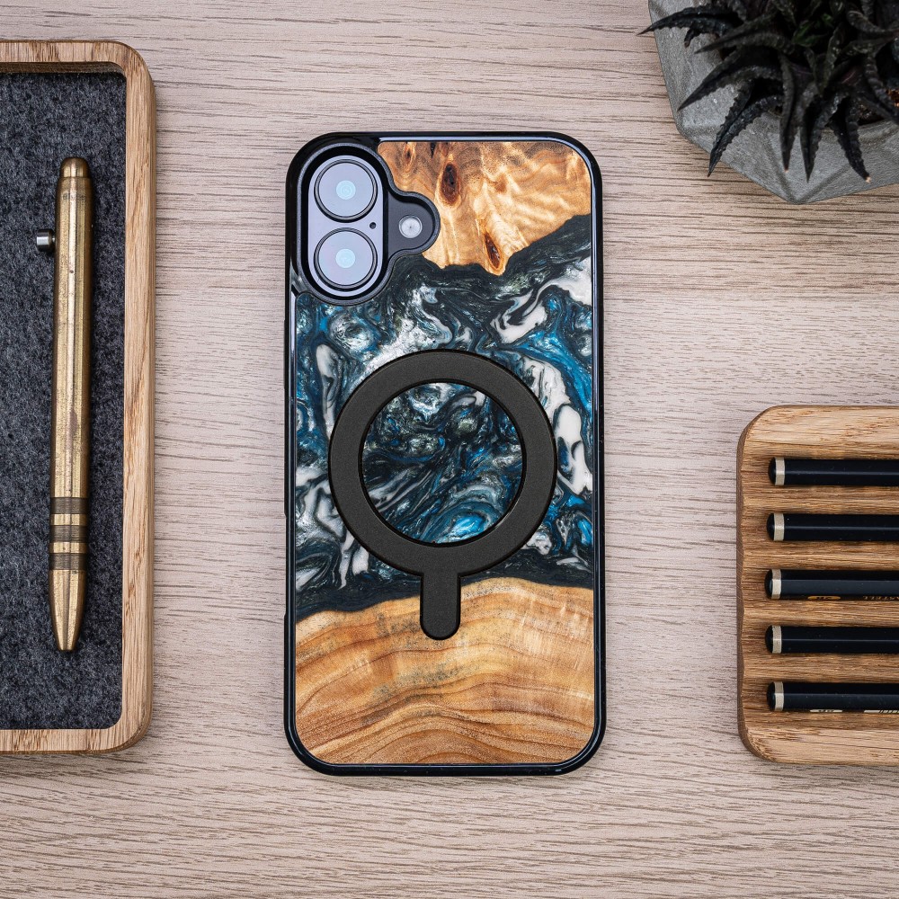 Etui Bewood Unique do iPhone 16 Plus - Planets - Ziemia z MagSafe (4)