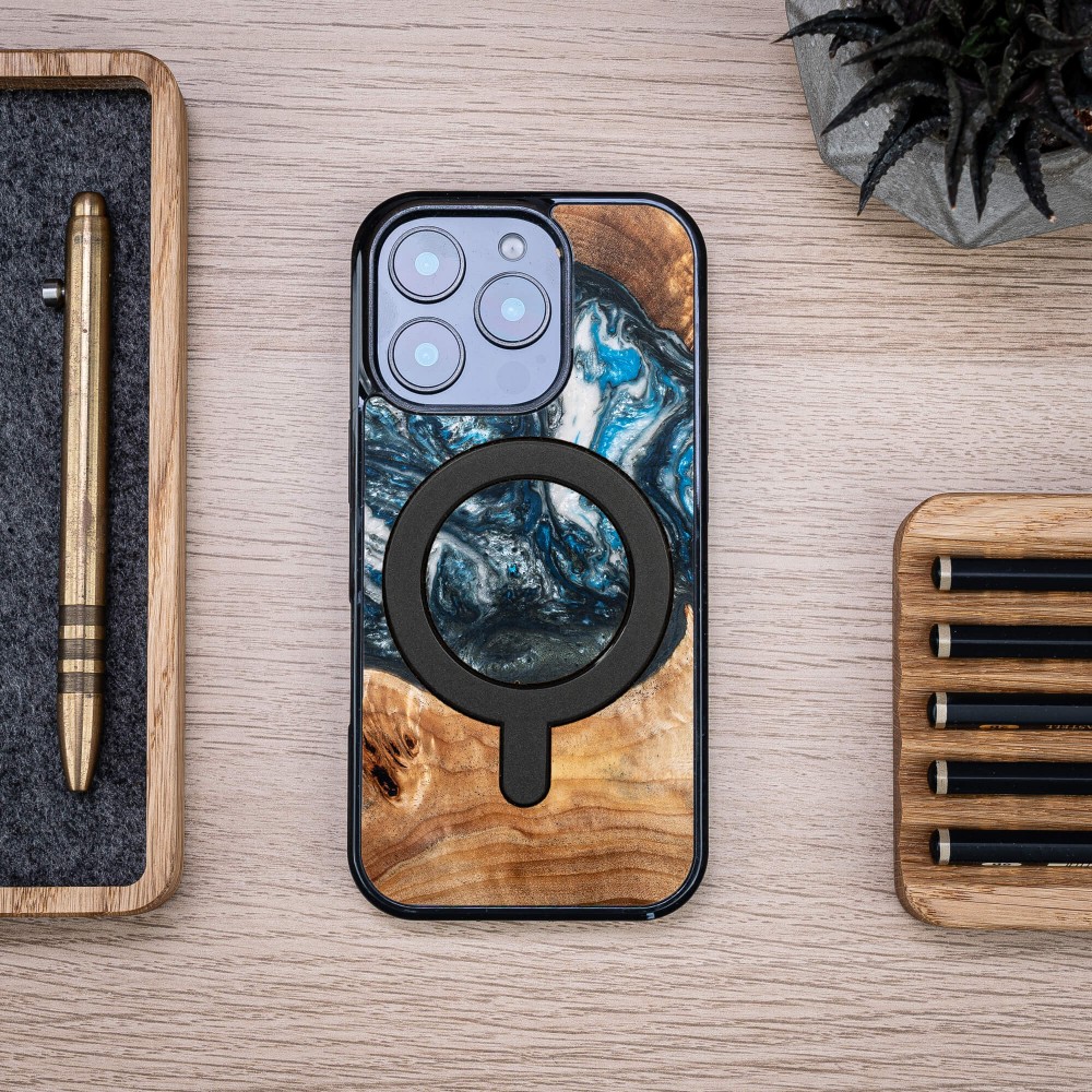 Etui Bewood Unique do iPhone 16 Pro - Planets - Ziemia z MagSafe (4)