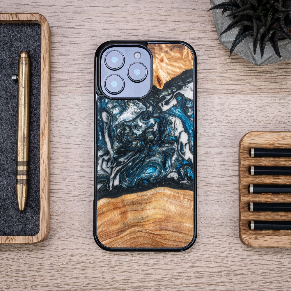 Etui Bewood Unique do iPhone 16 Pro Max - Planets - Ziemia (3)
