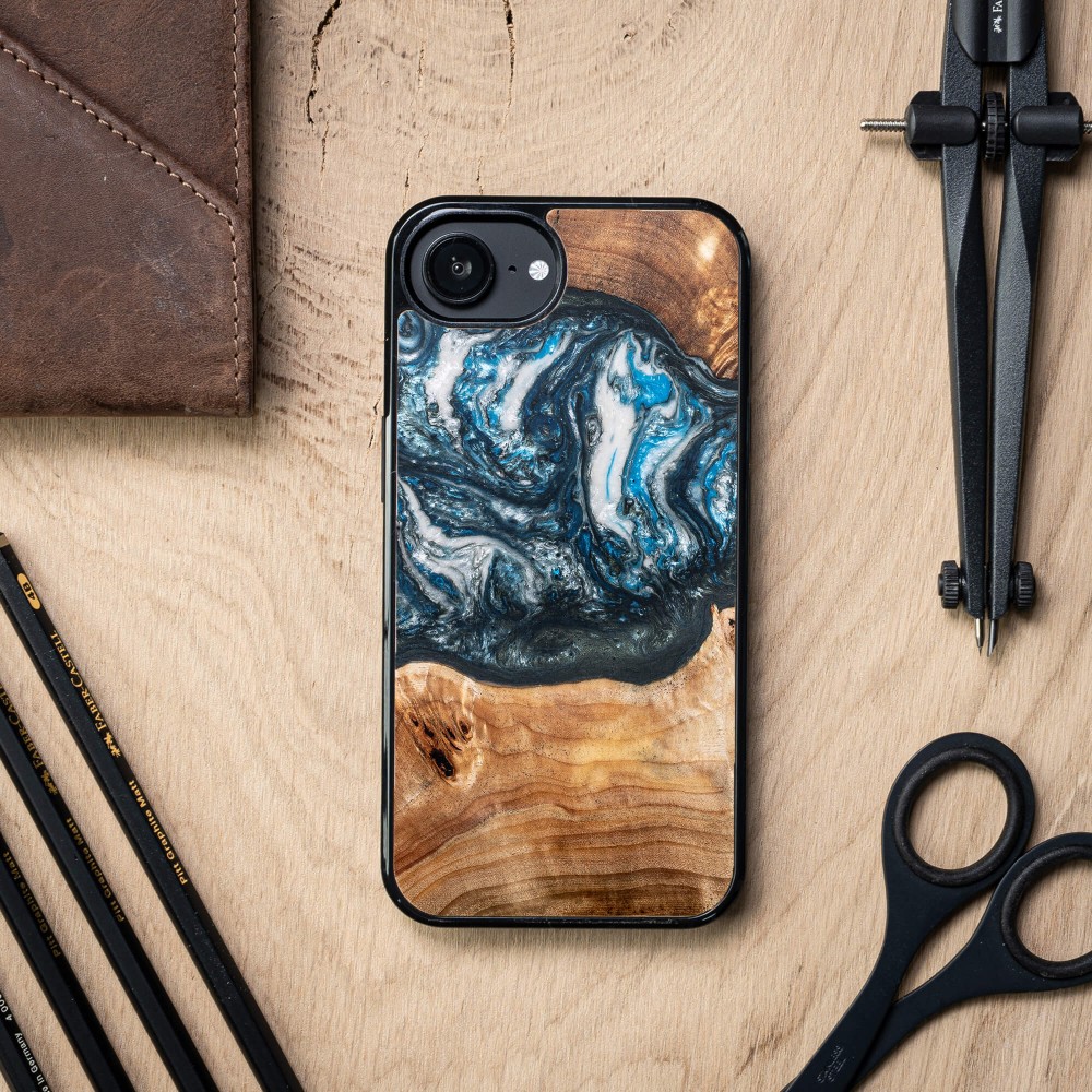 Etui Bewood Unique do iPhone 17e / 16e - Planets - Ziemia (3)