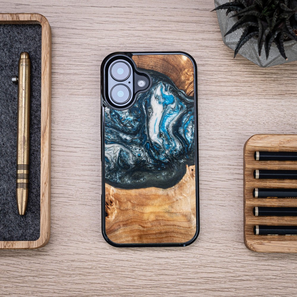 Etui Bewood Unique do iPhone 17 - Planets - Ziemia (3)