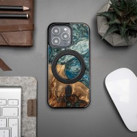 mini: Bewood Resin Case - iPhone 13 Pro - Planets - Earth - MagSafe (3)