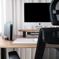 mini: Stojak na laptop Bewood - Geometryczny - Podwójny - Orzech (2)