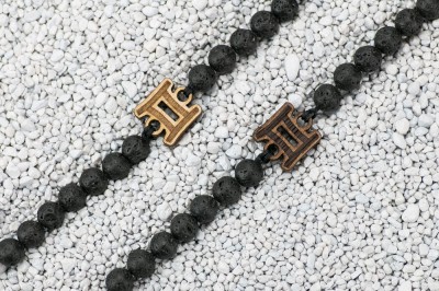 Obrazek 2 dla: Drewniana bransoletka Znak Zodiaku Bliźnięta Merbau Kamień Wulkaniczny