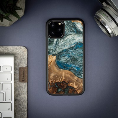 Picture 2 for: Bewood Resin Case  iPhone 11 Pro  Planets  Earth